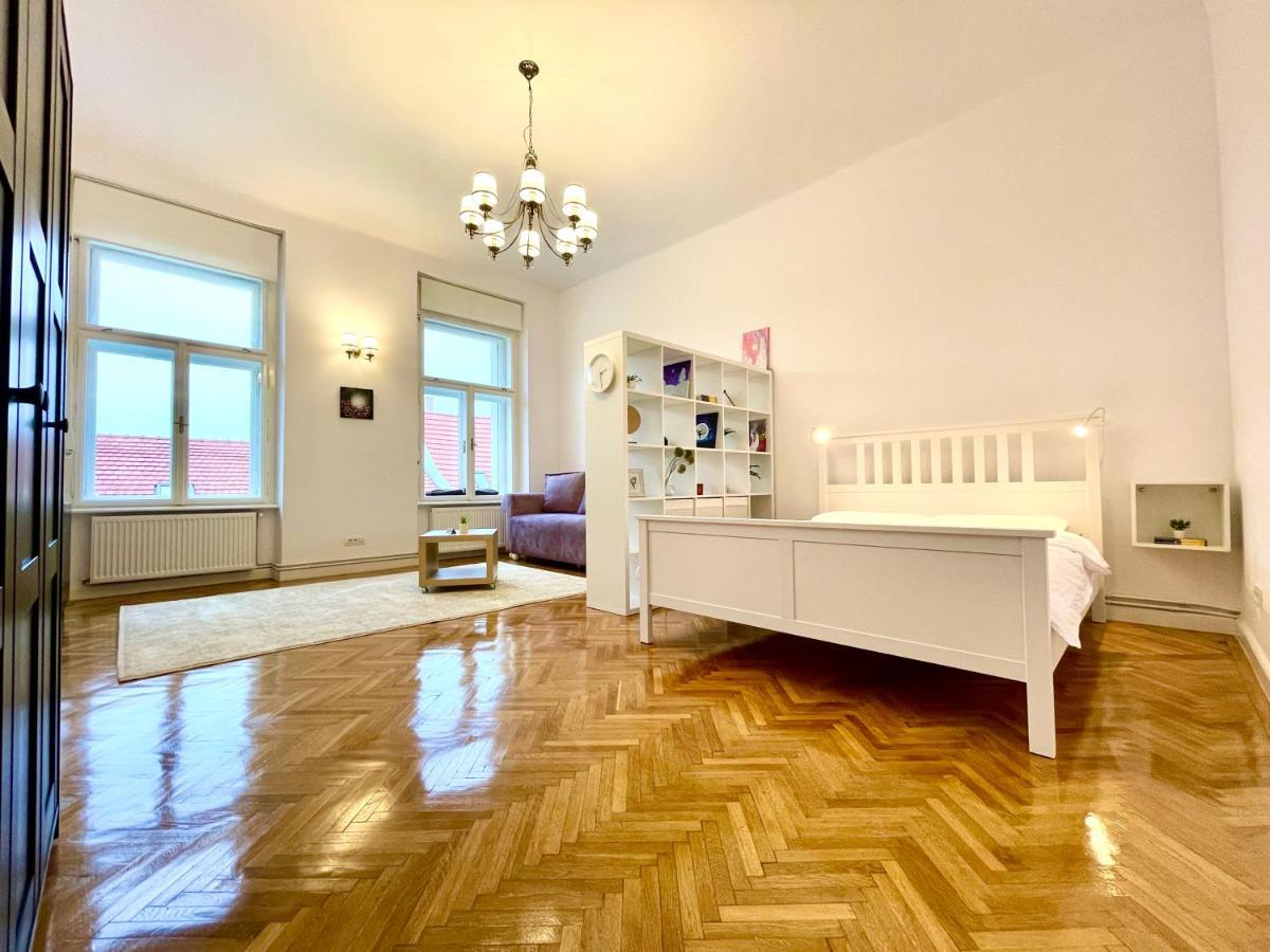 Appartement Grandeur à Timişoara Extérieur photo